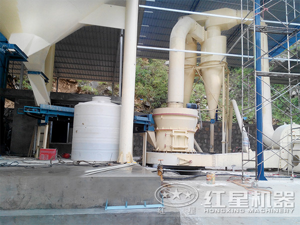 擺式磨粉機作業(yè)現(xiàn)場 擺式磨粉機作業(yè)現(xiàn)場